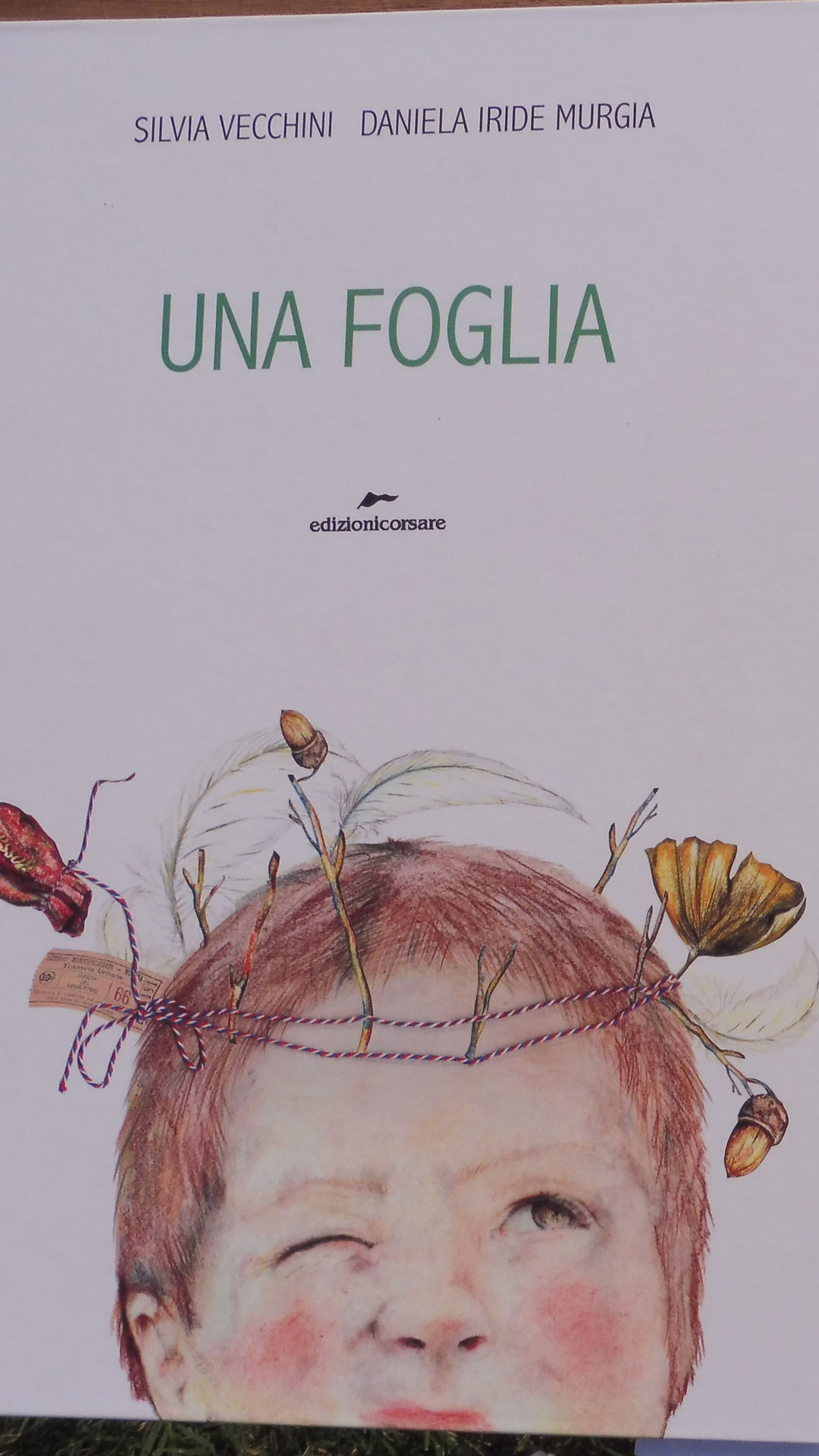 Copertina di “Una foglia“, di Silvia Vecchini e Daniela Iride Murgia